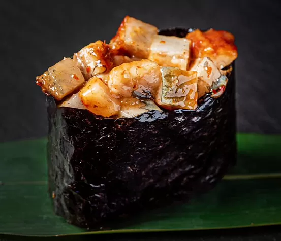 Гункан с угрем спайси