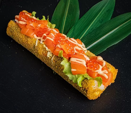 Догролл с лососем