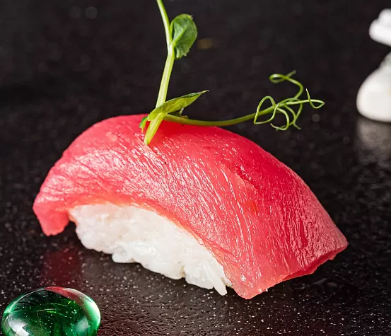 Нигири с тунцом