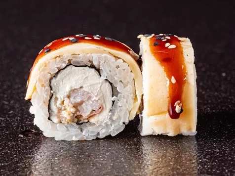 Ролл с угрем и креветкой